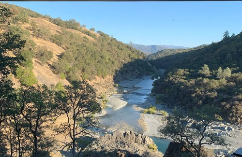 Covelo Cabina | Private-Remote-Romantic THE FISHING CABIN on the middle fork of the Eel River