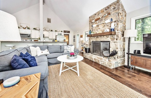 Tumbling Shoals Casa | Casa privada, recientemente renovada, frente al lago a minutos de Little Red River y