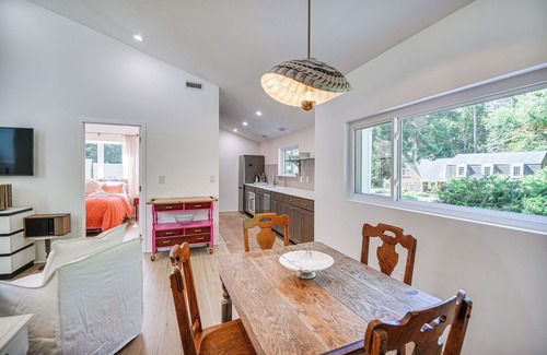 Virginia Beach Apartamento | Private Virginia Beach Escape w/ Pool & Fire Pit!