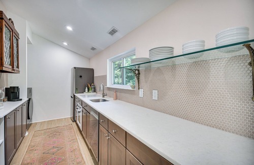 Virginia Beach Apartamento | Private Virginia Beach Escape w/ Pool & Fire Pit!