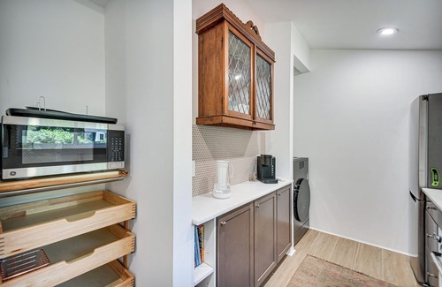 Virginia Beach Apartamento | Private Virginia Beach Escape w/ Pool & Fire Pit!