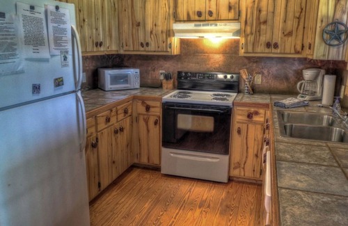 Utopia Cabina | Private Residence along the Sabinal River in the Texas Hill Country.