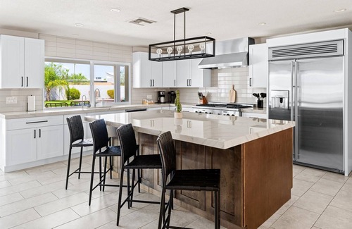 Shea North Estates Casa | SportsCourt - Sleeps 18 - Heated Pool - Spa