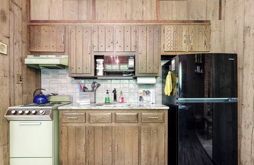 East Stroudsburg Cabina | "Private Retreat" COZY, Cabin in the woods