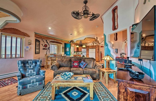Taos Casa | ¡NUEVO! Casa en 1/2 Acre ~ 30 minutos para Taos Ski Valley!