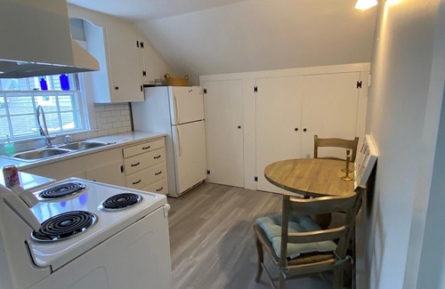 Silver Beach Cabaña | Private retreat, steps to beach and bike path!