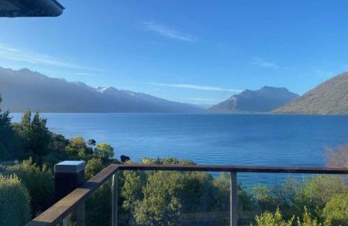 Kelvin Heights Casa | Private Retreat - Stunning Lake & Mountain Views