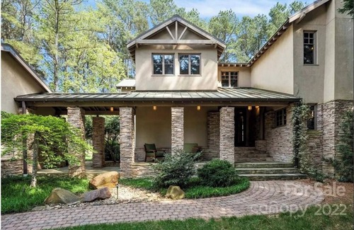 New London Casa | Private Retreat