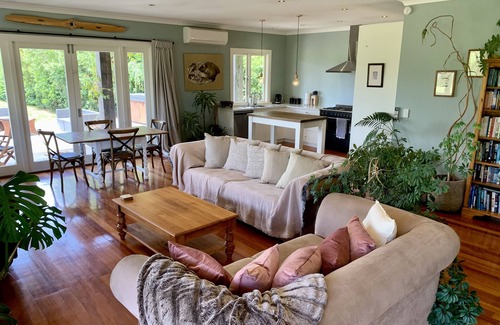 Gladstone Casa | Private retreat with vineyard views & dark skies in the heart of Wairarapa