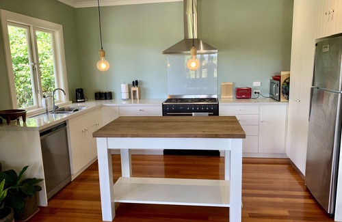 Gladstone Casa | Private retreat with vineyard views & dark skies in the heart of Wairarapa