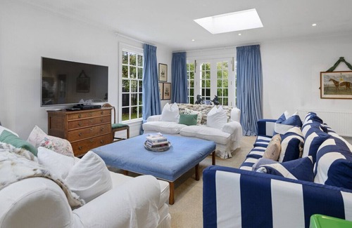 Saint Albans Casa | Private Retreat with Gorgeous Gardens