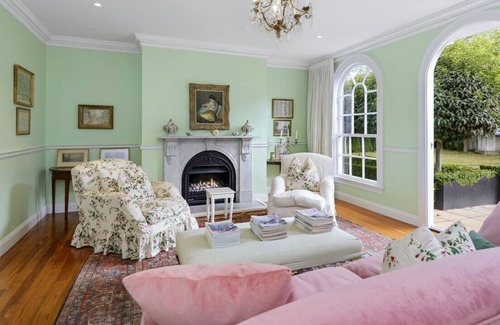 Saint Albans Casa | Private Retreat with Gorgeous Gardens