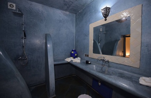 Hivernage Casa | RIAD privatizada con piscina climatizada, jacuzzi y servicio de hotel.