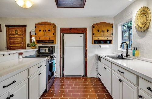 Canoga Park Casa | Private Romantic Escape, Hidden Gem w/ Hot Tub, and Waterfall