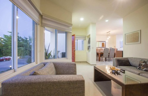 Colina del Sol Casa | Private Rooftop Pool with Ocean Views & Good Wi-Fi