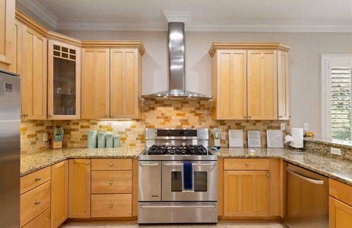 Demere Park Condominio | Private Rooftop/Walk to Beach / Parking /Chef Kitchen