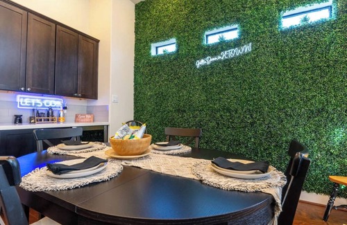 East Downtown Houston Casa | Suite King Elegante con Terraza en el Este del Centro