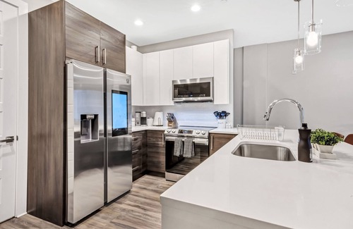 Fort Worth Casa | Private Rooftop Patio+4 Story Home w/ Peloton Bike in Downtown Fort Worth