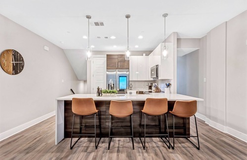 Fort Worth Casa | Private Rooftop Patio+4 Story Home w/ Peloton Bike in Downtown Fort Worth
