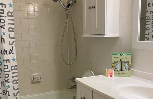 Bee Cave Woods Casa | Private Room/15 mins To downtown/5 mins To Zilker Park