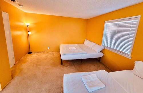 Ridgecrest Casa | Private Room [#2] - King & Queen Beds - Shared Bathroom