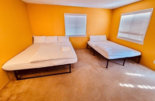 Ridgecrest Casa | Private Room [#2] - King & Queen Beds - Shared Bathroom