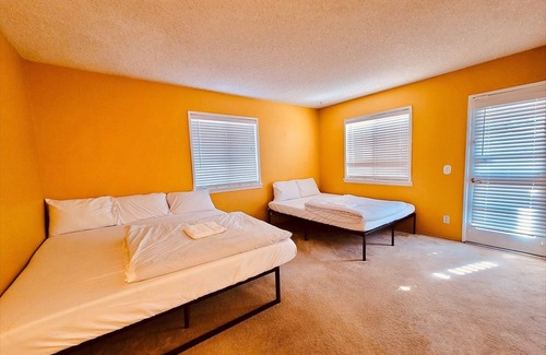 Ridgecrest Casa | Private Room [#2] - King & Queen Beds - Shared Bathroom