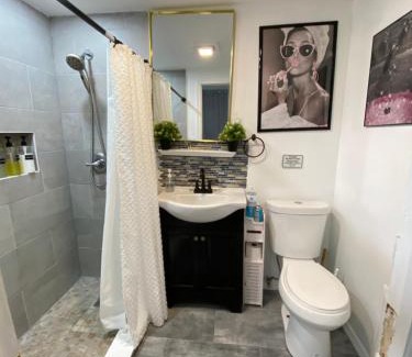 West New York Casa | Private Room A-KING BED-12Mints NYCity