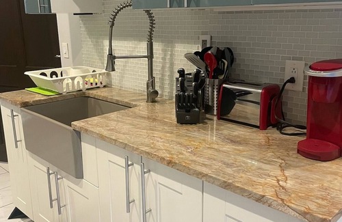 University City Casa | Private room, attached pvt bath. Couple's retreat in U. City. Penn. Free Park.