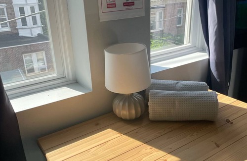University City Casa | Private room, attached pvt bath. Couple's retreat in U. City. Penn. Free Park.