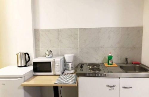 Favoriten Hotel | Private Room for 4 Near Hauptbahnhof, Vienna