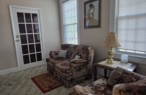 Rocky Mount Apartamento | Private Room for Rent at the Historic Villa Place