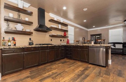 Tulare Casa | Private room for rent -Ideal for working professionals-