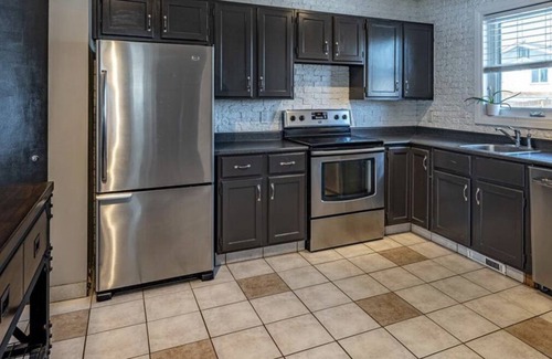 Transcona Casa | Private room hosted by Praise