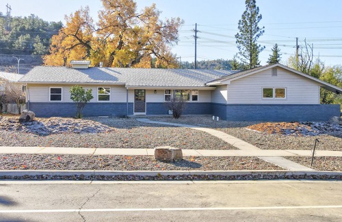 Northeast Colorado Springs Casa | Private Room in Shared Executive Travel Home Near Hospitals & Garden of Gods!