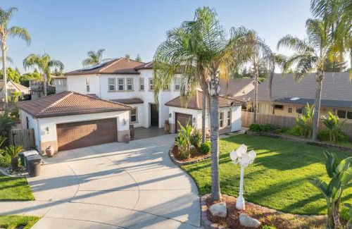 Tulare Casa | Private room-Ideal for working professionals-