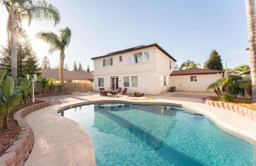 Tulare Casa | Private room-Ideal for working professionals-