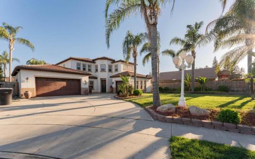 Tulare Casa | Private room-Ideal for working professionals-