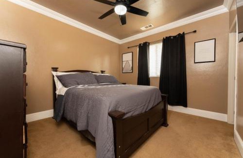 Tulare Casa | Private room-Ideal for working professionals-