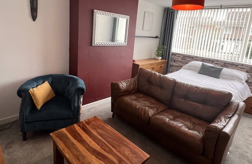Lichfield Casa | Private room in a modern shared house