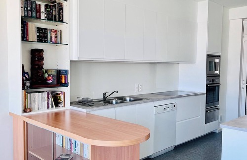 Ixelles Apartamento | Private room in beautiful shared skyline retreat