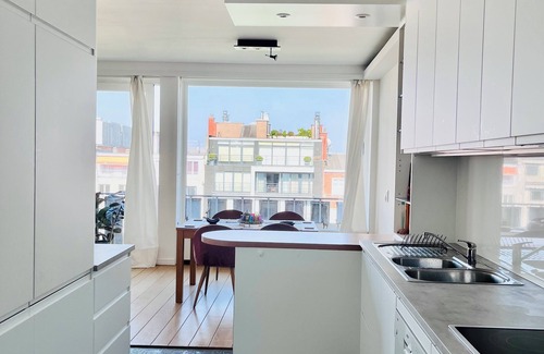 Ixelles Apartamento | Private room in beautiful shared skyline retreat