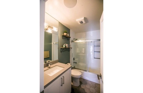 Point Loma Heights Casa | Private Room in San Diego Home with a View