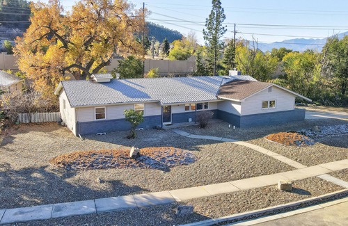 Northeast Colorado Springs Casa | Private Room l Shared Executive Travel Home l Near Hospitals & SO MUCH MORE!