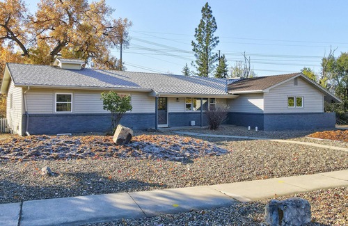 Northeast Colorado Springs Casa | Private Room l Shared Executive Travel Home l Near Hospitals & SO MUCH MORE!