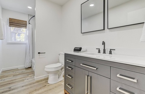 Northeast Colorado Springs Casa | Private Room l Shared Executive Travel Home l Near Hospitals & SO MUCH MORE!
