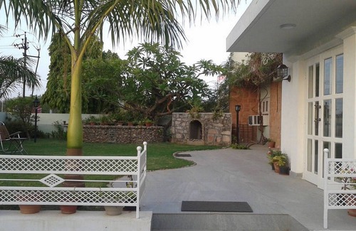 Adarsh Nagar Casa | Habitación privada situada en una zona próspera