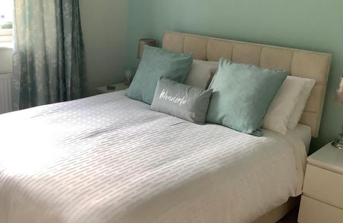 Bournemouth Casa | Private room, shared bathroom with one other, tea and coffee making facilities, mini fridge and hairdryer, King sized bed with help yourself continental breakfast in Secluded Modern Property with Parking