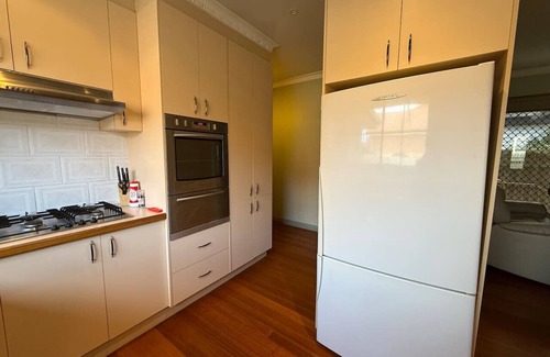 Bentleigh Apartamento | Private Room | Walk to Train, Cafes, & Shops