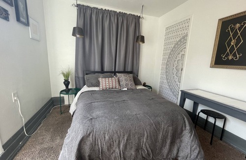North Las Vegas Cama Y Desayuno | Habitación privada con baño y entrada propia. Estacionamiento gratis. Cerca del centro de LV